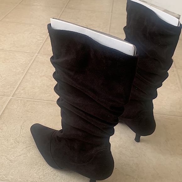 George Heel Boots - Picture 2 of 3